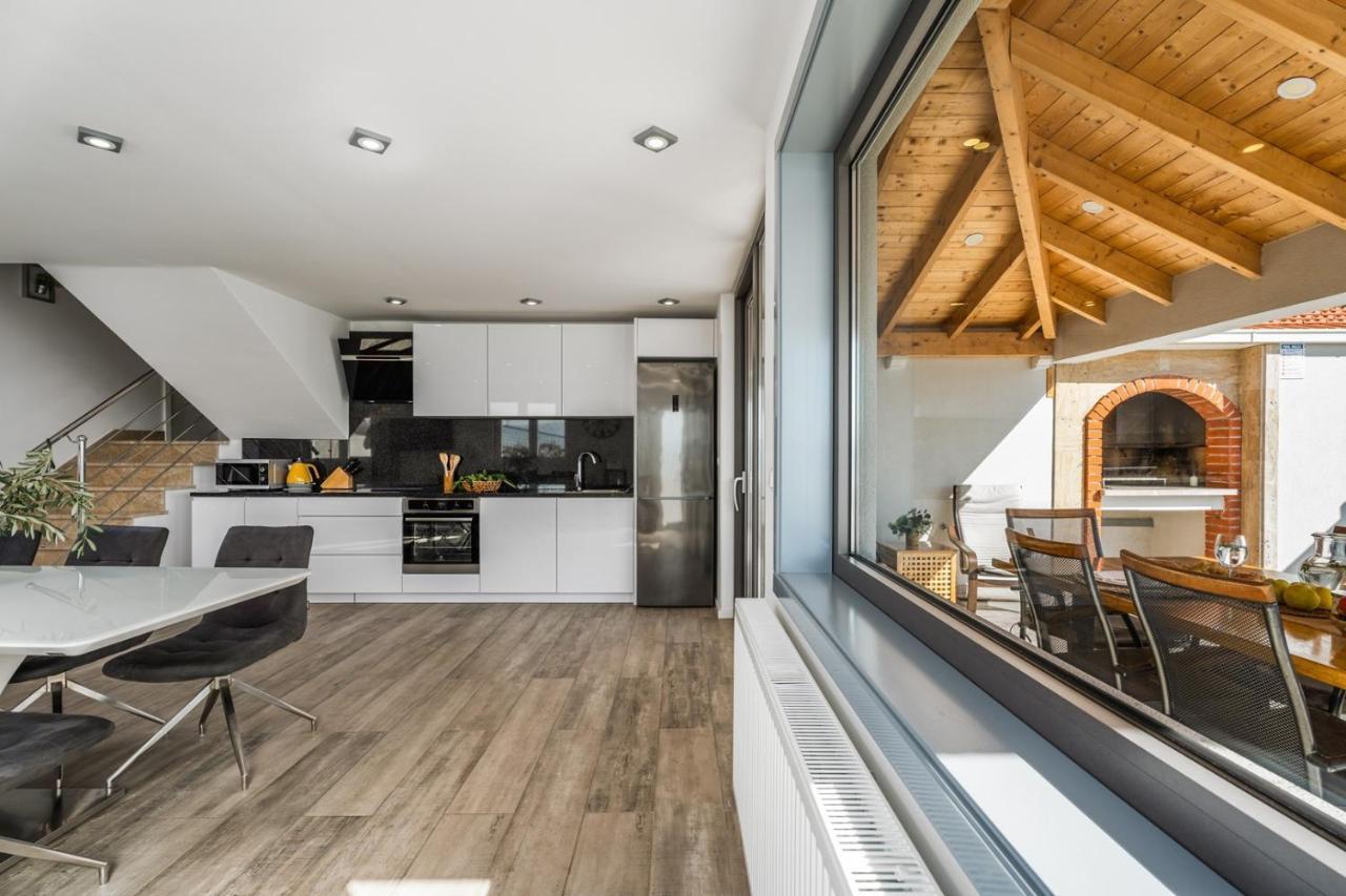 Villa Dream With Private Pool, 2 Bedrooms With En-Suite Bathrooms, Sea View Omis Exterior photo